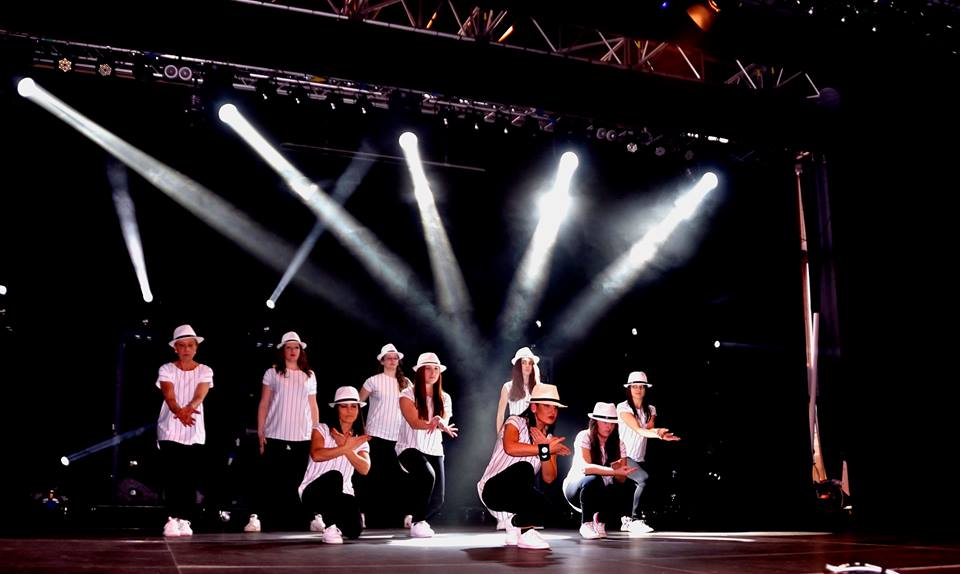 Gruppo durante uno spettacolo di danza